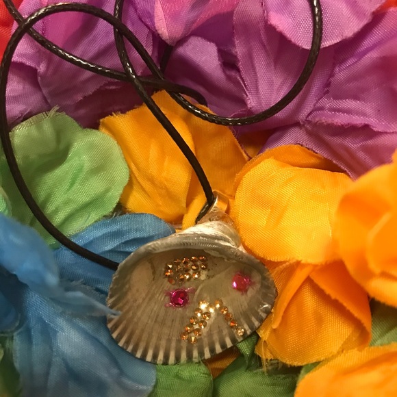 Seashell Handmade Necklace - Picture 7 of 16